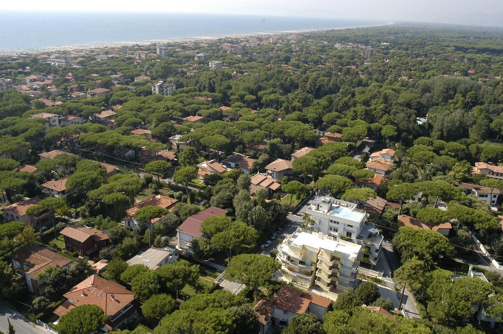 Verdeluna Aparthotel Марина-ді-П'єтразанта Екстер'єр фото