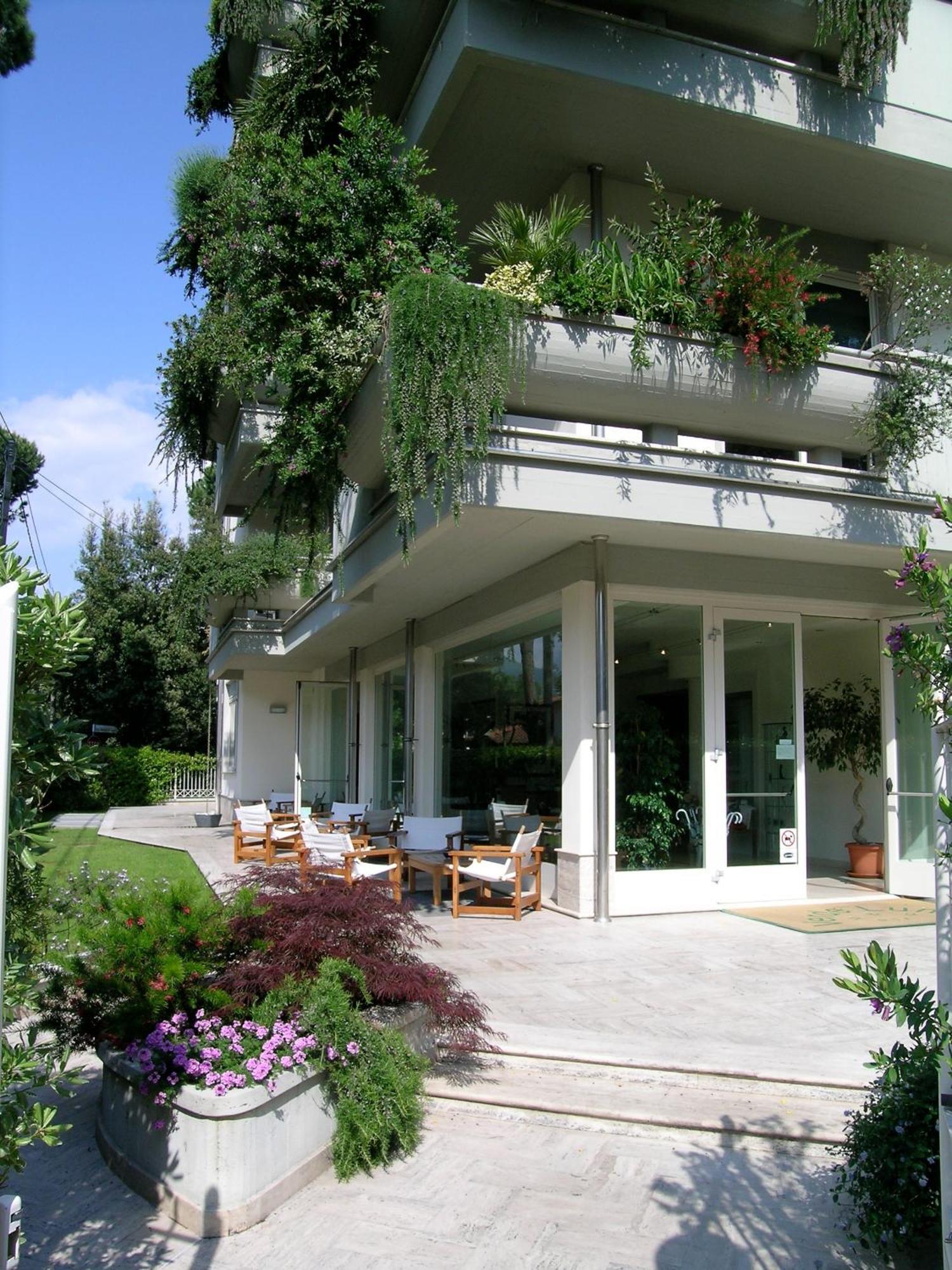 Verdeluna Aparthotel Марина-ді-П'єтразанта Екстер'єр фото