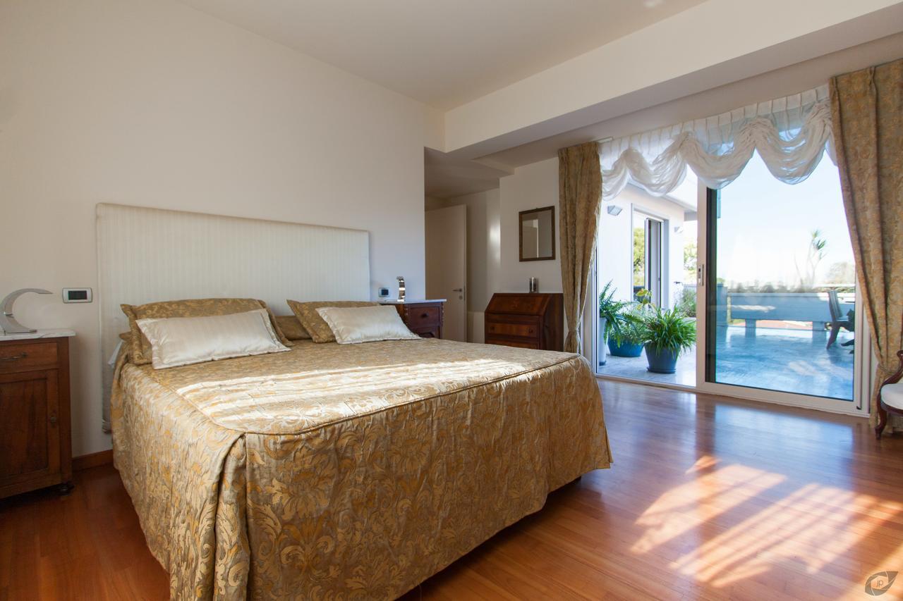 Verdeluna Aparthotel Марина-ді-П'єтразанта Екстер'єр фото
