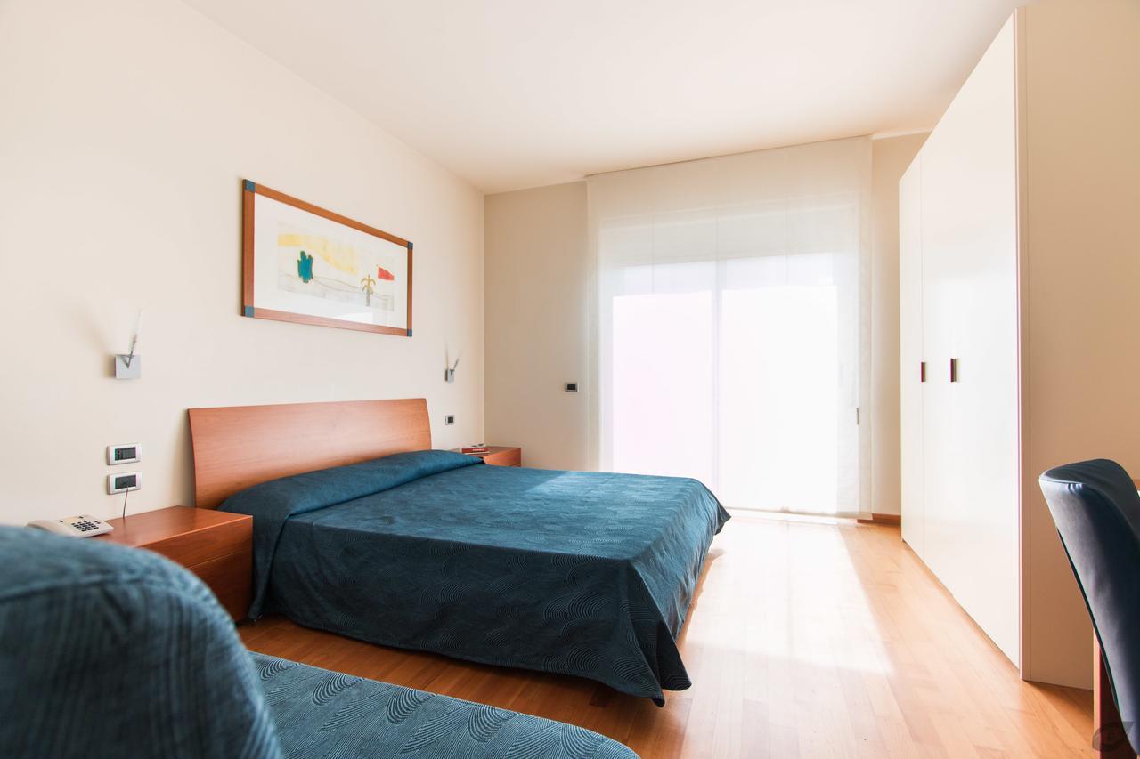 Verdeluna Aparthotel Марина-ді-П'єтразанта Екстер'єр фото