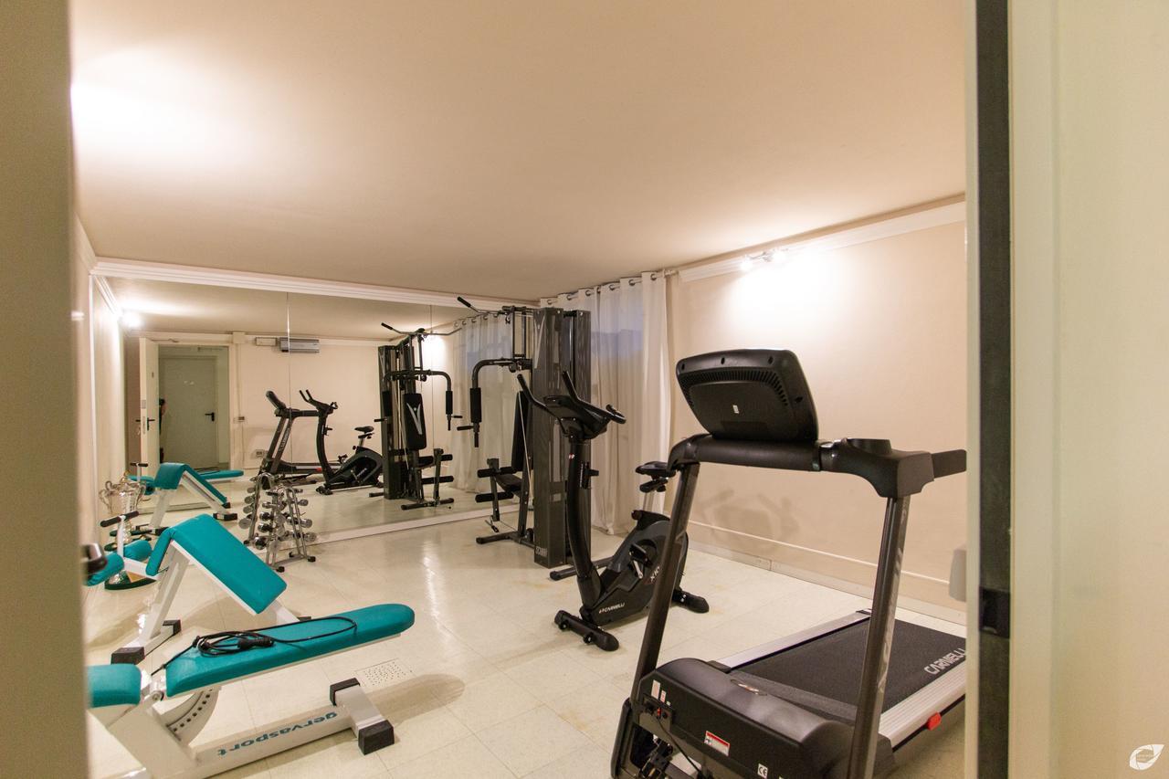 Verdeluna Aparthotel Марина-ді-П'єтразанта Екстер'єр фото