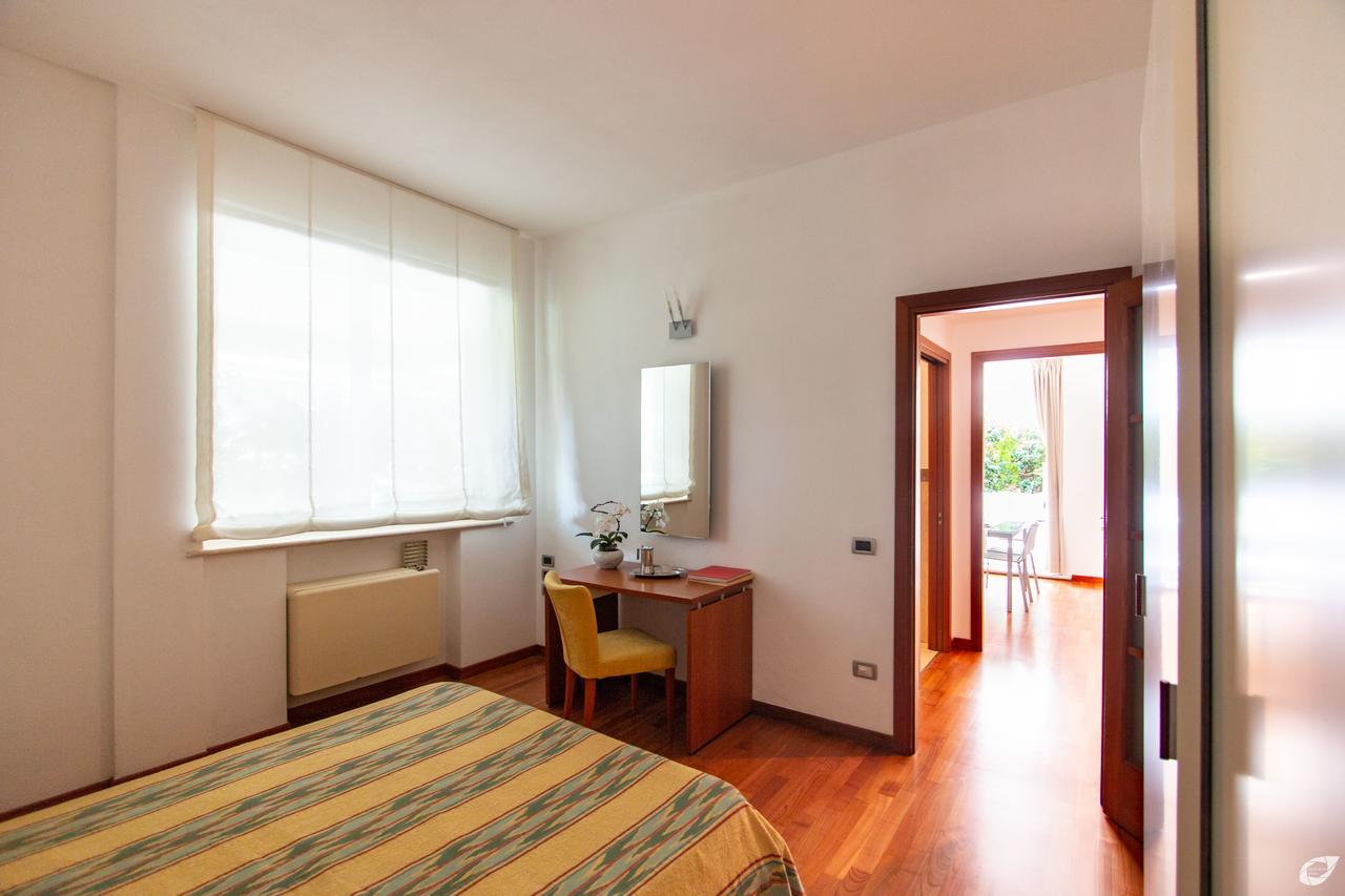 Verdeluna Aparthotel Марина-ді-П'єтразанта Екстер'єр фото