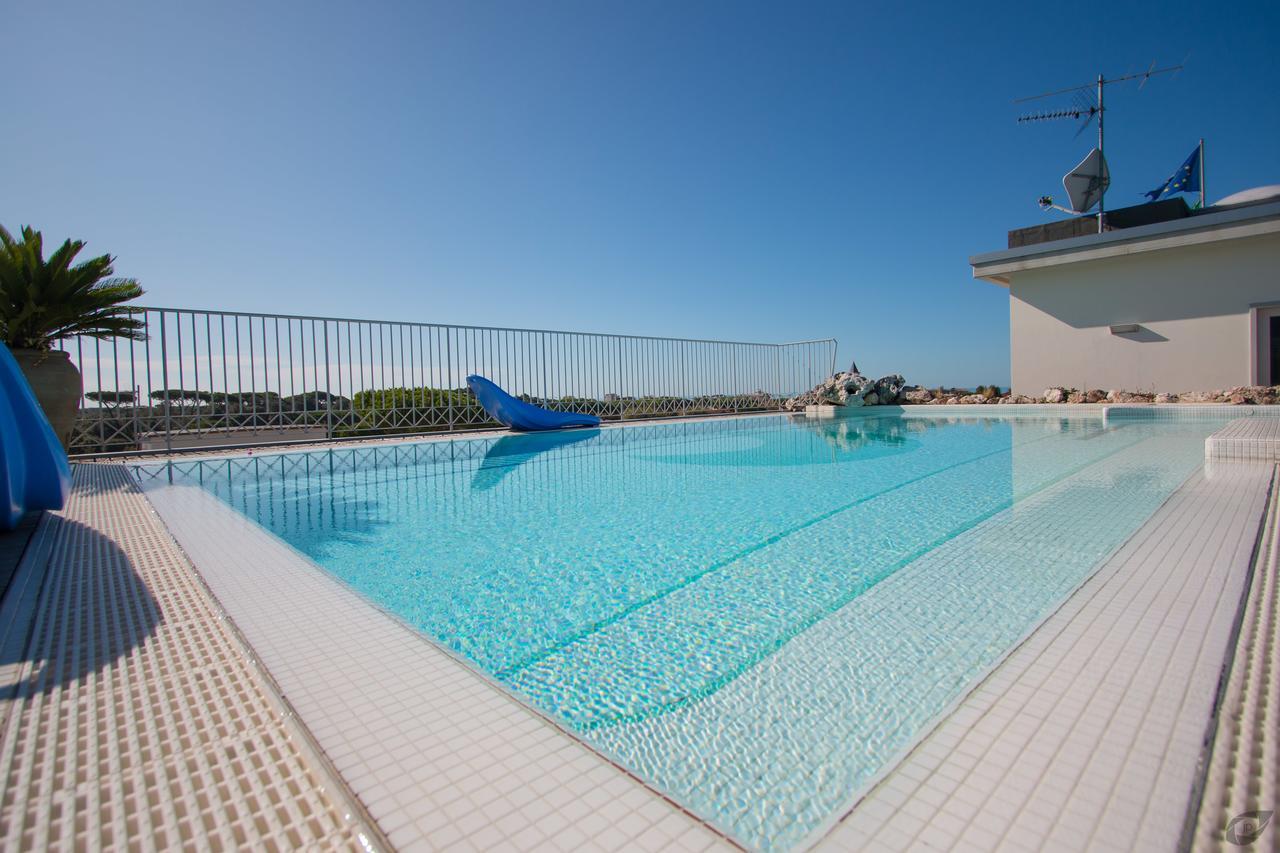 Verdeluna Aparthotel Марина-ді-П'єтразанта Екстер'єр фото