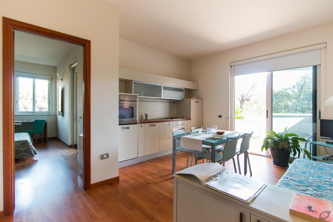 Verdeluna Aparthotel Марина-ді-П'єтразанта Екстер'єр фото
