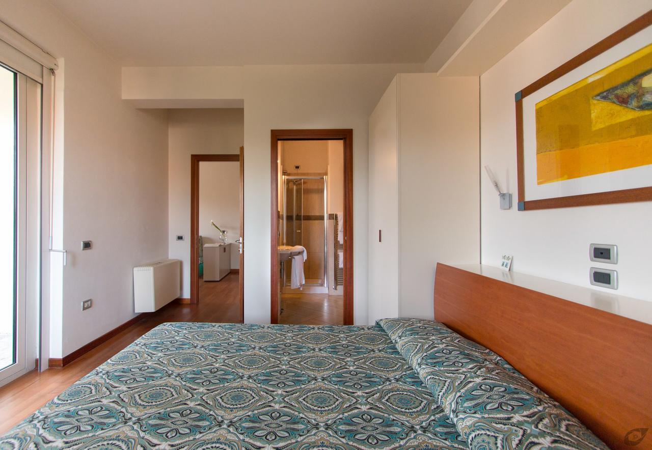 Verdeluna Aparthotel Марина-ді-П'єтразанта Екстер'єр фото