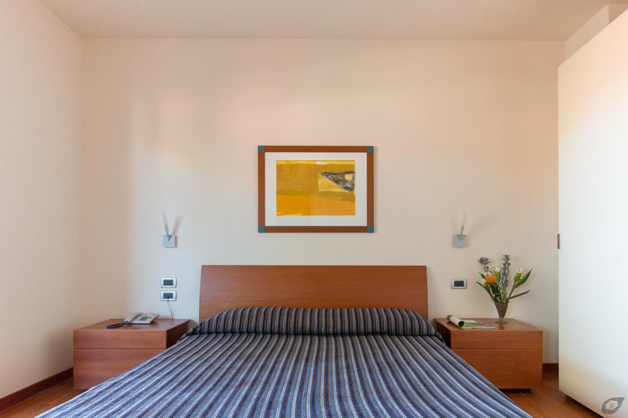 Verdeluna Aparthotel Марина-ді-П'єтразанта Екстер'єр фото