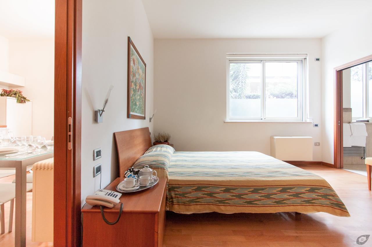 Verdeluna Aparthotel Марина-ді-П'єтразанта Екстер'єр фото